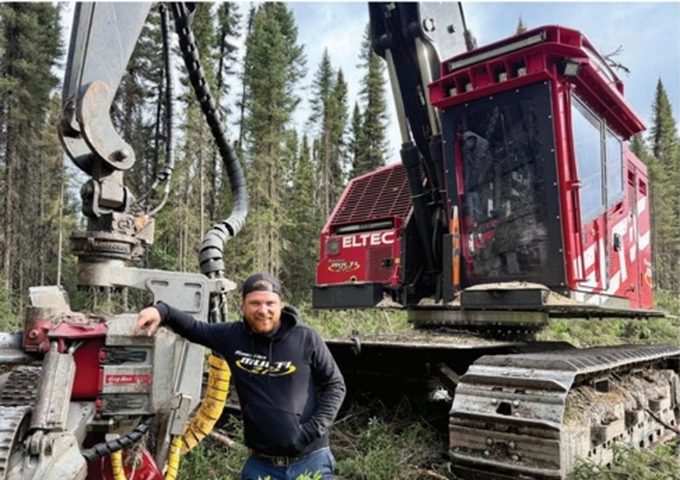 Daven Poirier avec une abatteuse Eltec dans Opérations forestières